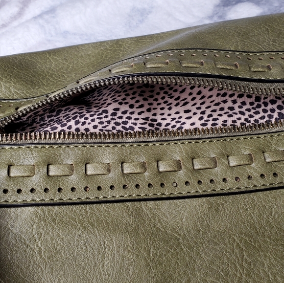 High Quality Pebbled Vegan Leather Purse - Picture 7 of 15